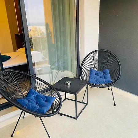 Apartament Mamaia-nord Iuliana Promenada * ナボダリ